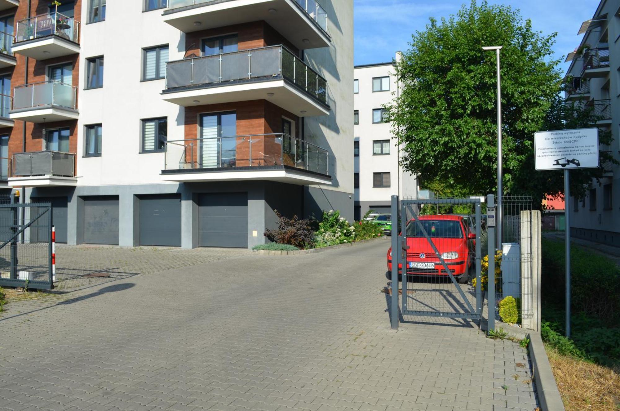 - Free Parking - Easy Check-in